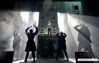 Hamlet Hail To The Thief